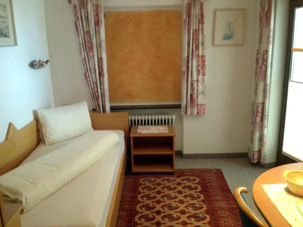 Pension Wallnoefer Mieming Oda fotoğraf